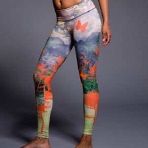Onzie Free Fly Orange Butterfly Mountain Leggings size XS